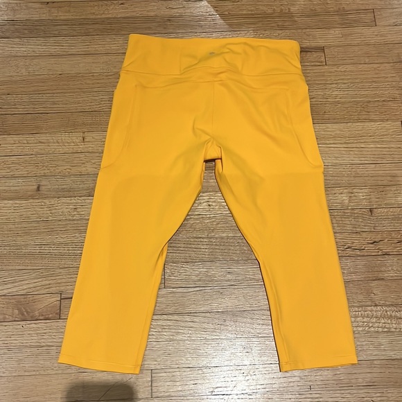 NWOT Athleta Ultimate Stash II Capri - Picture 6 of 16